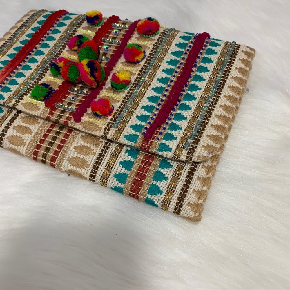 Unique clutch purse is in excellent condition - Picture 6 of 11